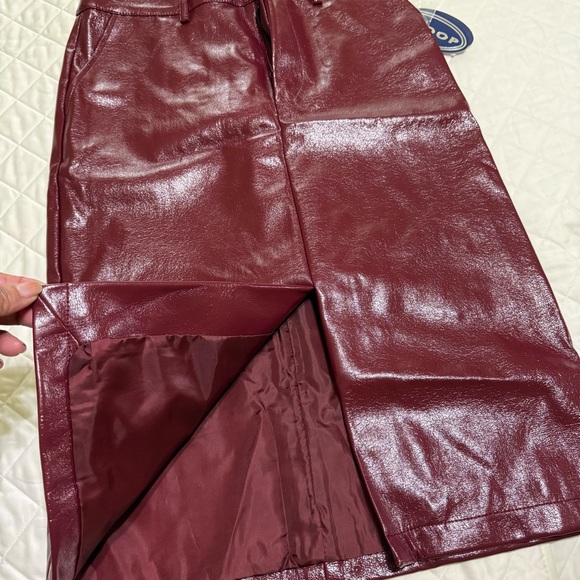 Elegant Burgundy Faux Leather Skirt - Picture 2 of 12